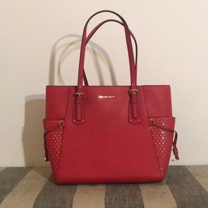 Red❤️ Michael Kors voyager bag